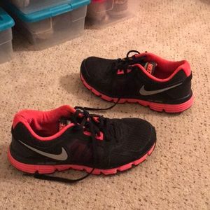 Pink & black Nike dual fusion sneakers